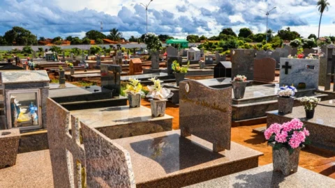 Prefeitura de Manhuaçu convoca população para atualização cadastral de túmulos do Cemitério Municipal