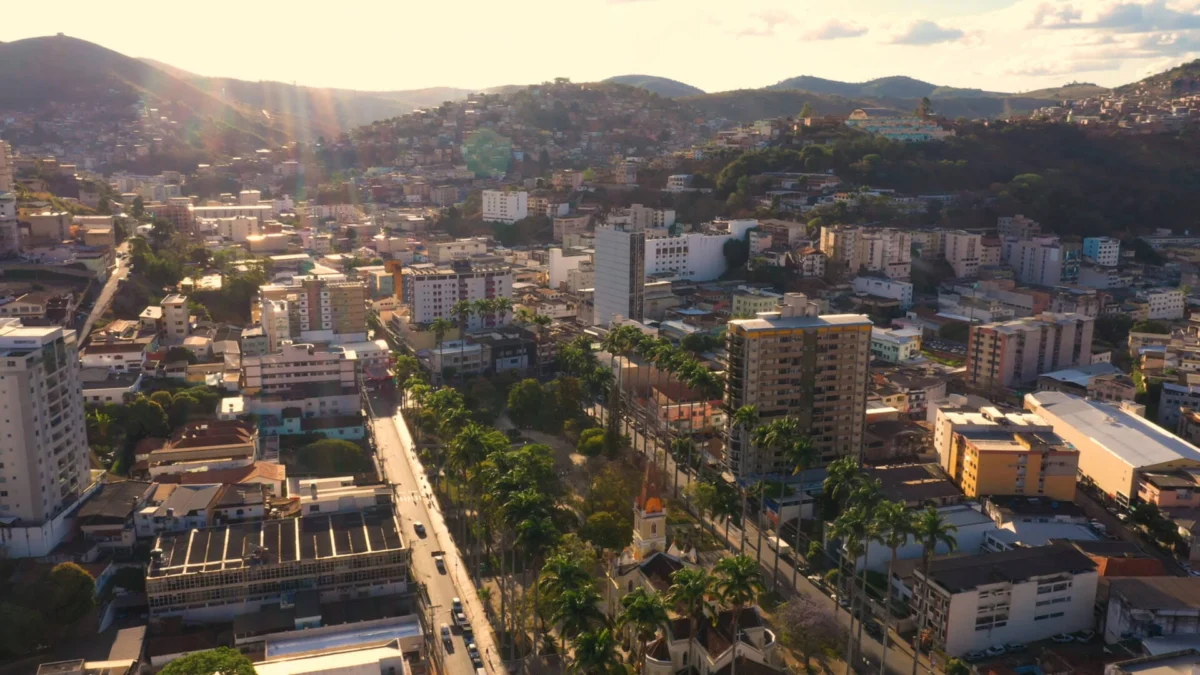 Prefeitura de Caratinga decreta estado de emergência de saúde pública para combate às arboviroses 1 Em resposta ao aumento significativo de casos de arboviroses, o Prefeito de Caratinga, Dr