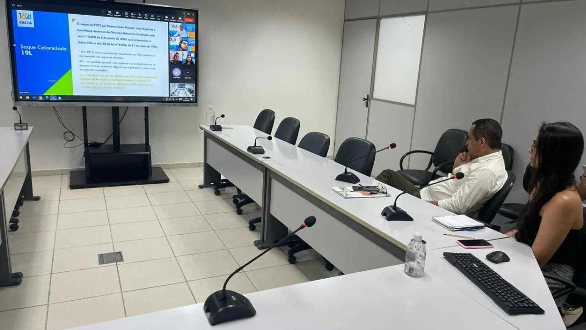 Prefeitura assegura que FGTS possa ser requerido por todos os atingidos por temporal 1 Neste sentido, após empenho do prefeito André Merlo, a CAIXA permitiu que todos que possuem o Fundo possam sacá-lo, independentemente