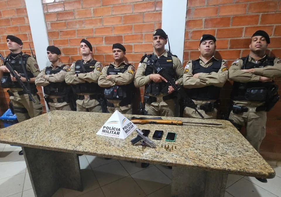A equipe de policiais que atuou na operação que prendeu o homem que matou o seu desafeto