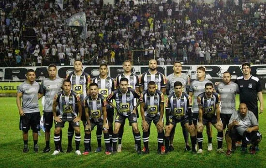 Democrata desiste da Série D e diretoria divulga nota oficial explicando os motivos da tomada de decisão 1 O time do Democrata em pose oficial antes do jogo contra o Anápolis, no Mamudão, em 31/07/2023, na sua penúltima partida na Série D 2023