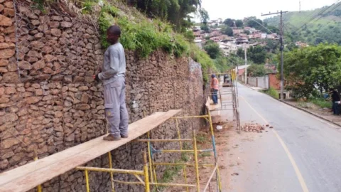 Gabião da avenida Acesita em Timóteo recebe manutenção preventiva 8 Gabião da avenida Acesita em Timóteo recebe manutenção preventiva