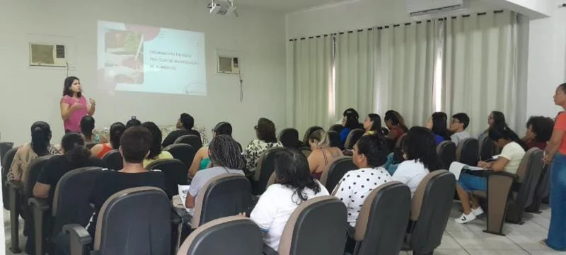 Mais de 60 merendeiras e auxiliares participam da capacitação