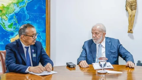 Lula e Tedros Adhanom discutem produção de vacina contra a dengue