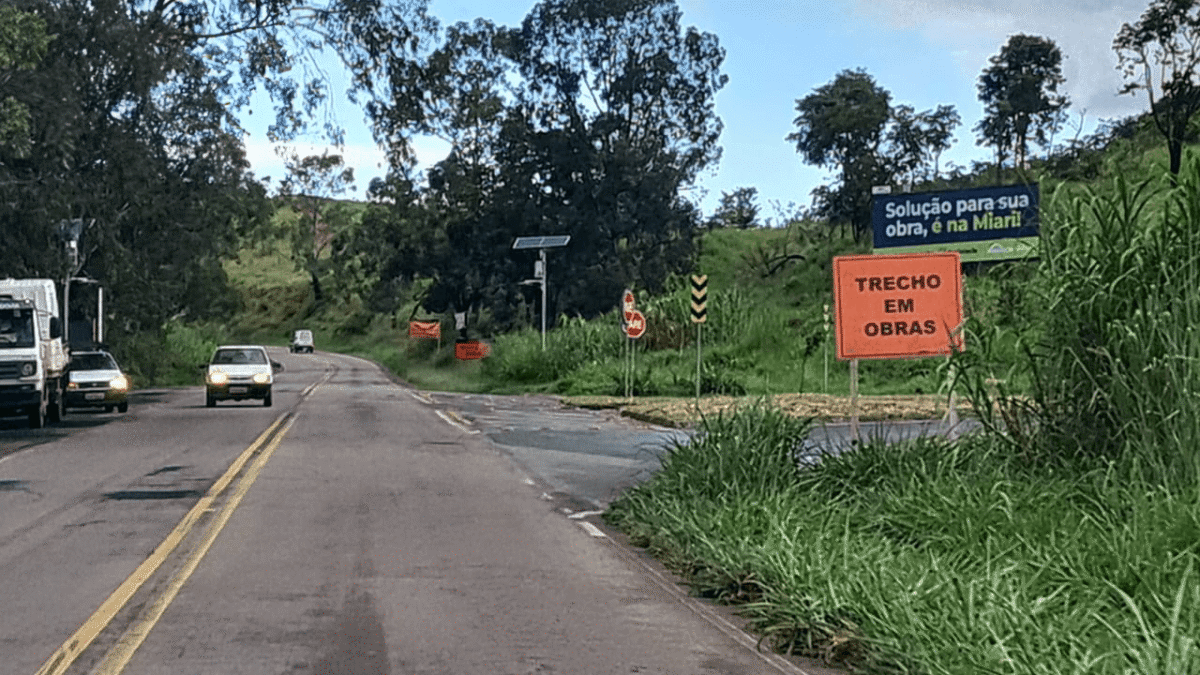Reiniciadas as obras de recuperação do pavimento e aumento da capacidade da MG-167, no Sul de Minas 1 O DER-MG retomou as atividades de recuperação e aumento de capacidade da rodovia MG-167, entre Três Pontas e Varginha, no Sul de Minas