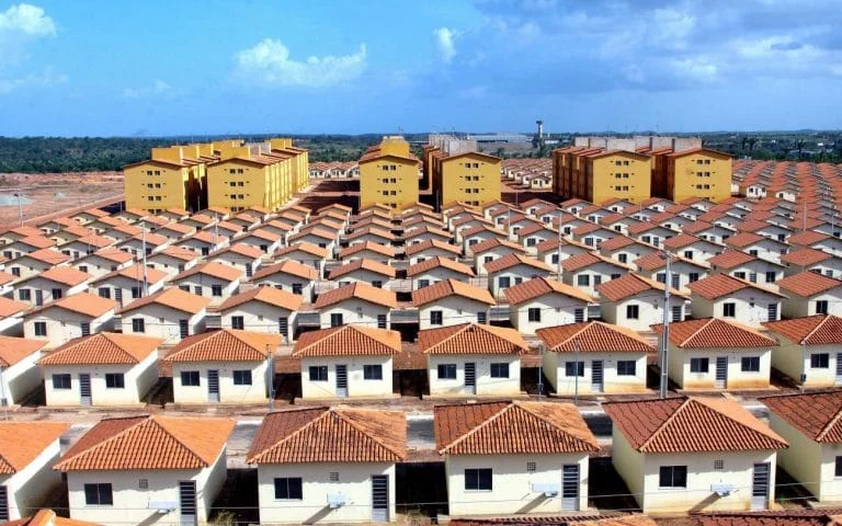 O ministro das Cidades, Jader Filho, assinou, hoje (1º), os primeiros contratos do novo Minha Casa, Minha Vida (MCMV)