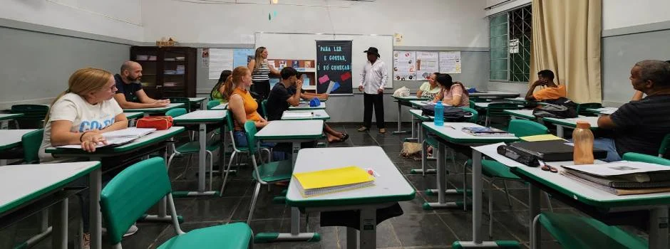A Secretaria de Estado de Educação de Minas Gerais (SEE/MG) está implementando a modalidade Educação à Distância (EaD) nos Centros