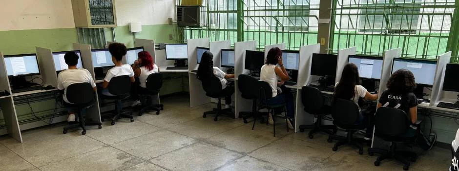 Educação realiza pesquisa de clima escolar com estudantes, professores e gestores da rede estadual 1 A Secretaria de Estado de Educação de Minas Gerais (SEE/MG) iniciou, nesta quinta-feira (8/2), uma pesquisa de avaliação do clima escolar