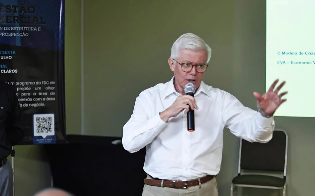 O professor Ricardo Pimenta tem grande experiência em palestras, promovendo a capacitação de empreendedores locais