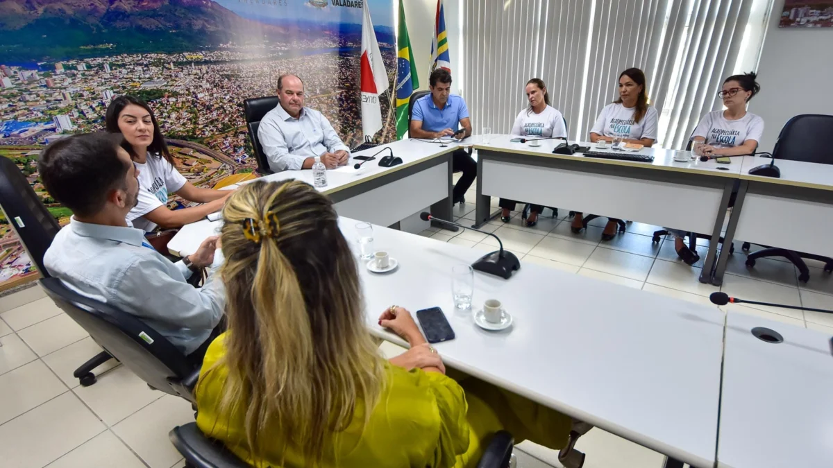 Projeto Agropecuária na Escola ganha parceria do Sebrae 1 Ela foi firmada nesta segunda-feira (26) em uma reunião com a presença do prefeito André Merlo, do secretário de Educação, José Geraldo