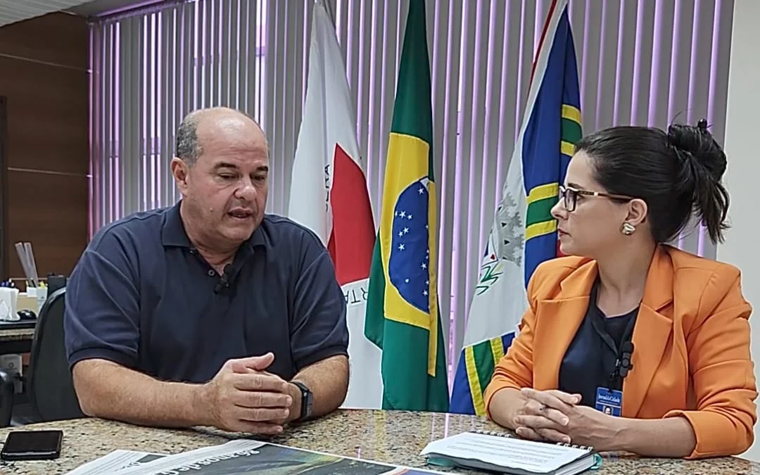 Prefeito André Merlo fala sobre ações de governo e denúncias de corrupção 1 O prefeito André Merlo faz um diálogo franco e aberto com a colunista Gi Xavier, do Jornal da Cidade GV, sobre temas relevantes