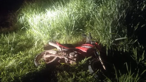 Policiais Militares apreendem adolescente com drogas e uma motocicleta