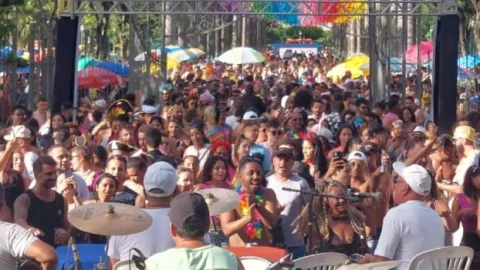 Público e artistas comemoram Palácio do Samba, que fez estreia no Carnaval da Liberdade 2024
