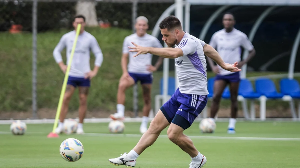 No Mineirão, Cruzeiro encara o América em clássico que vale a liderança do Campeonato Mineiro 1 A preparação cruzeirense iniciou-se na segunda-feira