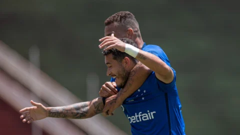 Em Uberlândia, Cruzeiro domina o Pouso Alegre, vence e garante vaga nas semifinais do Campeonato Mineiro