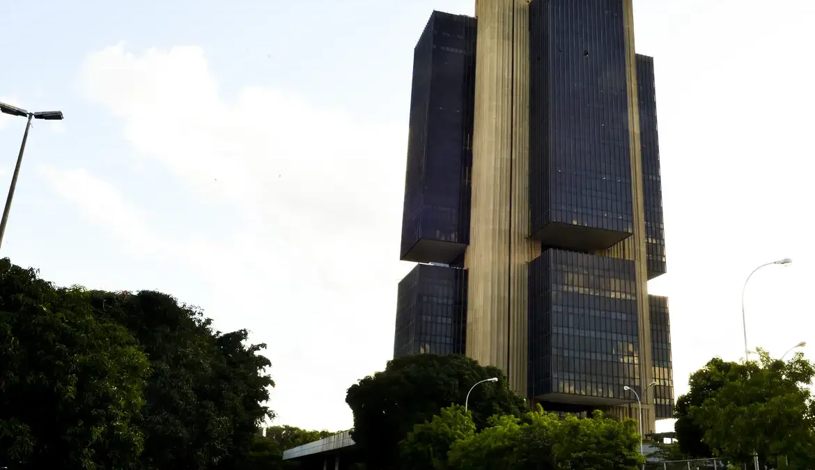 Servidores do BC paralisarão atividades nos dias 20 e 21 1 Em operação padrão desde dezembro de 2023, os servidores do Banco Central (BC) paralisarão as atividades em 20 e 21 de fevereiro, na volta