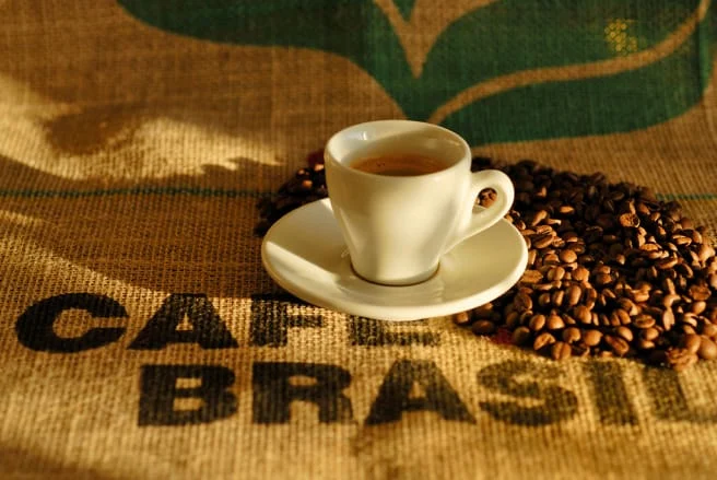 Consumo interno dos Cafés do Brasil atinge 21,7 milhões de sacas no período acumulado de doze meses 1 Os números e dados estatísticos do consumo do café brasileiro que estão sendo objeto desta análise divulgada pelo Observatório do Café