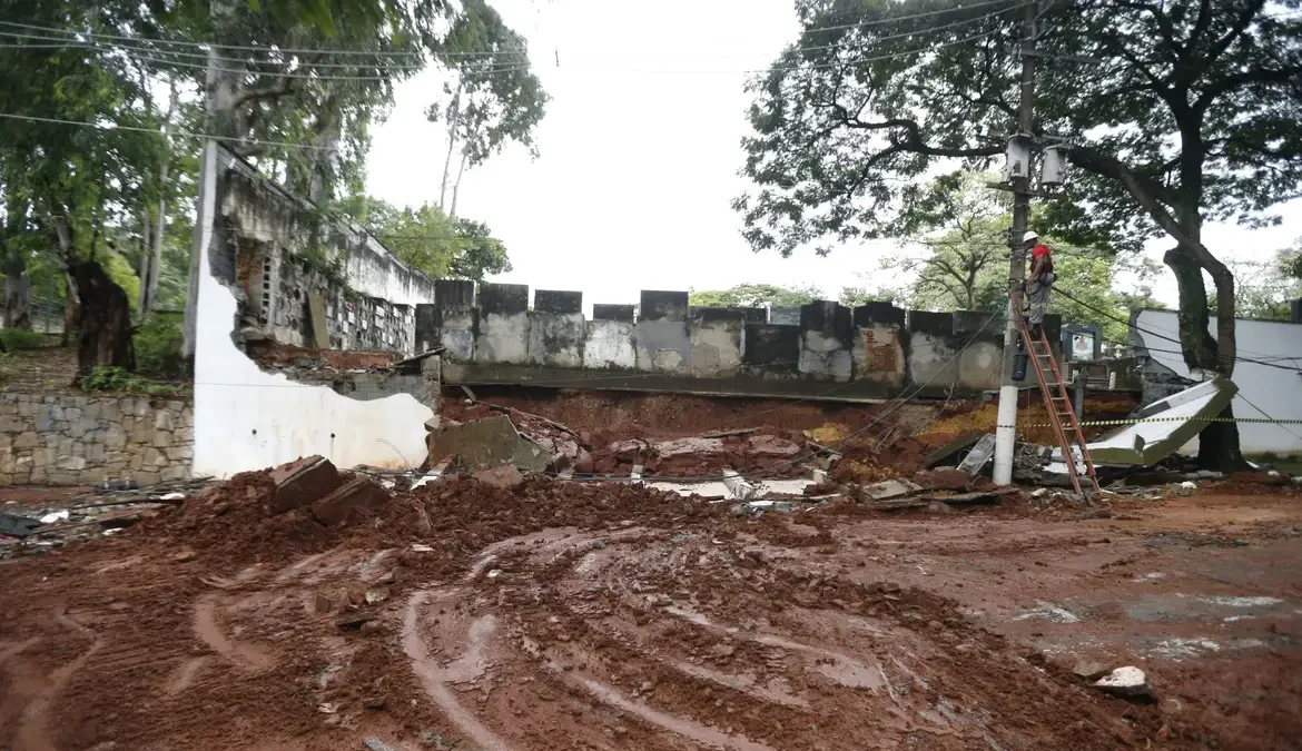 SP tem dois desaparecidos e diversas ocorrências devido às chuvas 1 Duas pessoas estão desaparecidas no município de Suzano