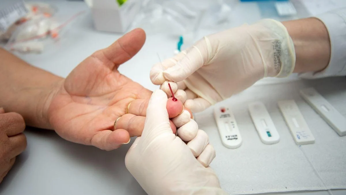 A Fiocruz será responsável por produzir e entregar ao Ministério da Saúde (MS) 600 mil testes moleculares de diagnóstico ( RT-PCR )