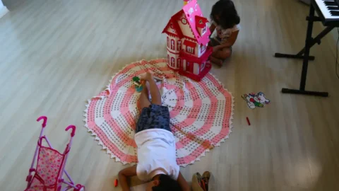 Cartilha ajuda a identificar atrasos no desenvolvimento infantil 5 Cartilha ajuda a identificar atrasos no desenvolvimento infantil