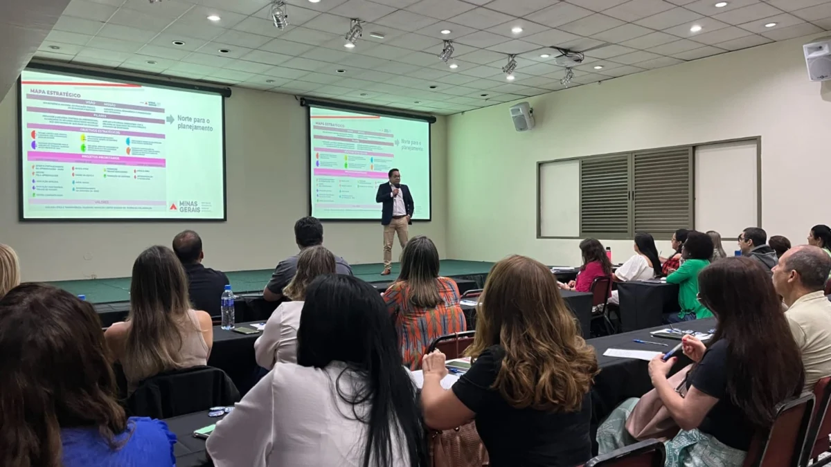 Secretaria de Educação apresenta Plano de Ação e diretrizes estratégicas para o ano de 2024 do Programa Jovem de Futuro 1 A SEE reuniu todas as Superintendências Regionais de Ensino (SREs), nesta terça-feira (20/2), em Belo Horizonte, para apresentação