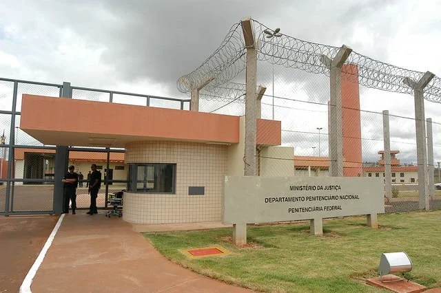 Dois presos escaparam da Penitenciária Federal de Mossoró (RN), 280 quilômetros a oeste de Natal (RN)
