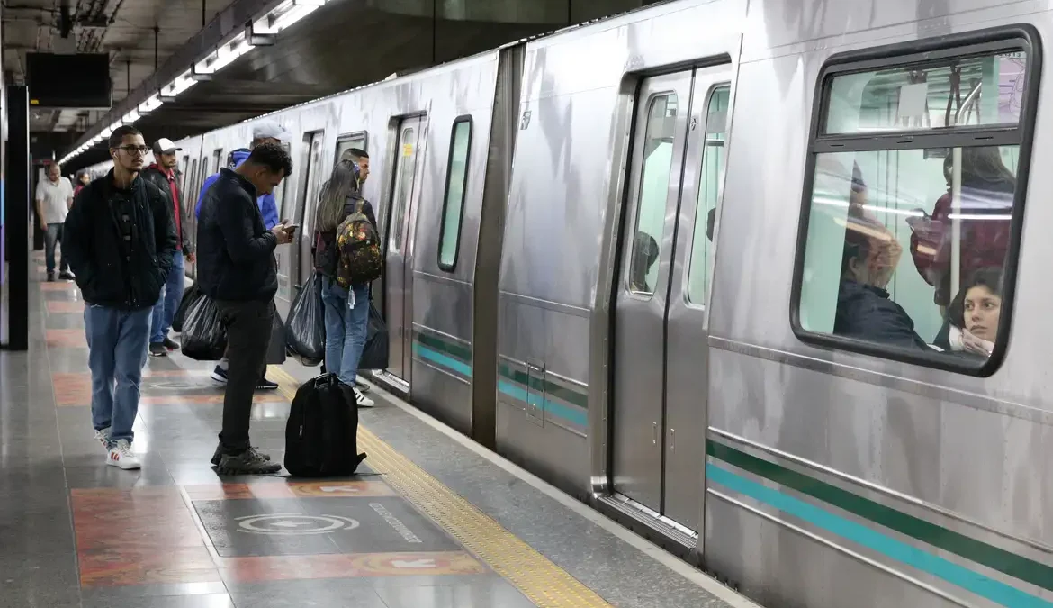 Transportes metropolitanos de SP beneficiam pessoas desempregadas 1 Passageiros que estão sem emprego podem solicitar a Credencial para Trabalhadores Desempregados
