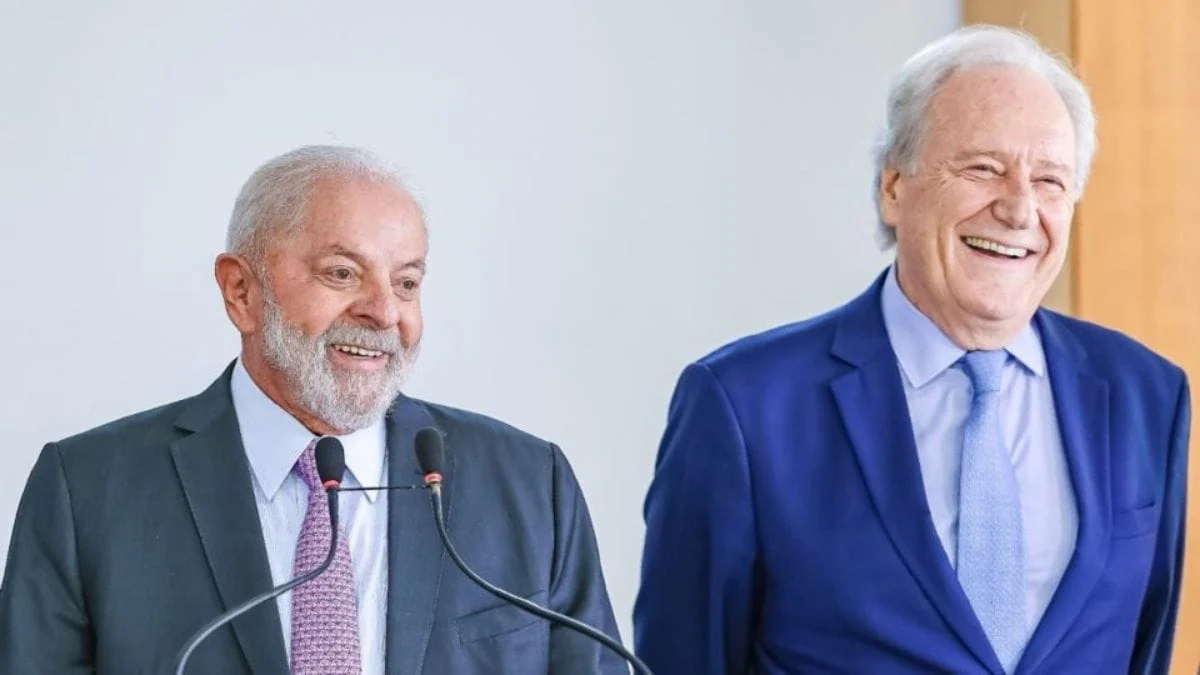 O presidente da República, Luiz Inácio Lula da Silva, dará posse ao senhor Enrique Ricardo Lewandowski no cargo de ministro de Estado