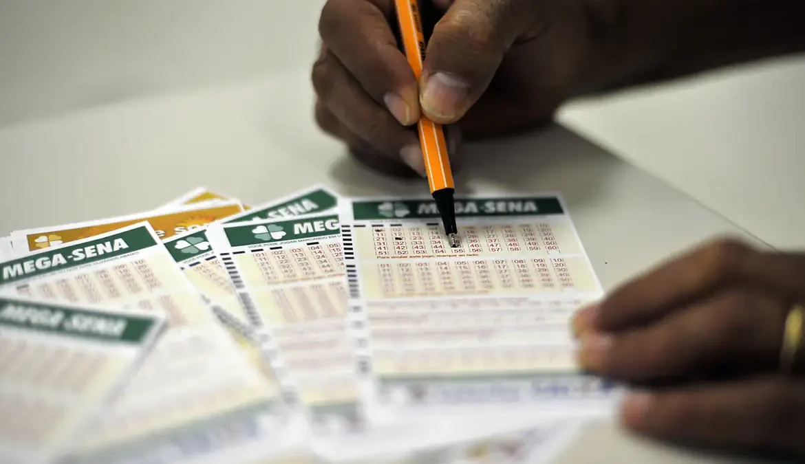 As seis dezenas do concurso 2.690 da Mega-Sena serão sorteadas
