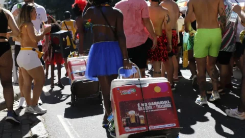 “Carnaval é o nosso 13º salário”, diz liderança de camelôs 9 “Carnaval é o nosso 13º salário”, diz liderança de camelôs