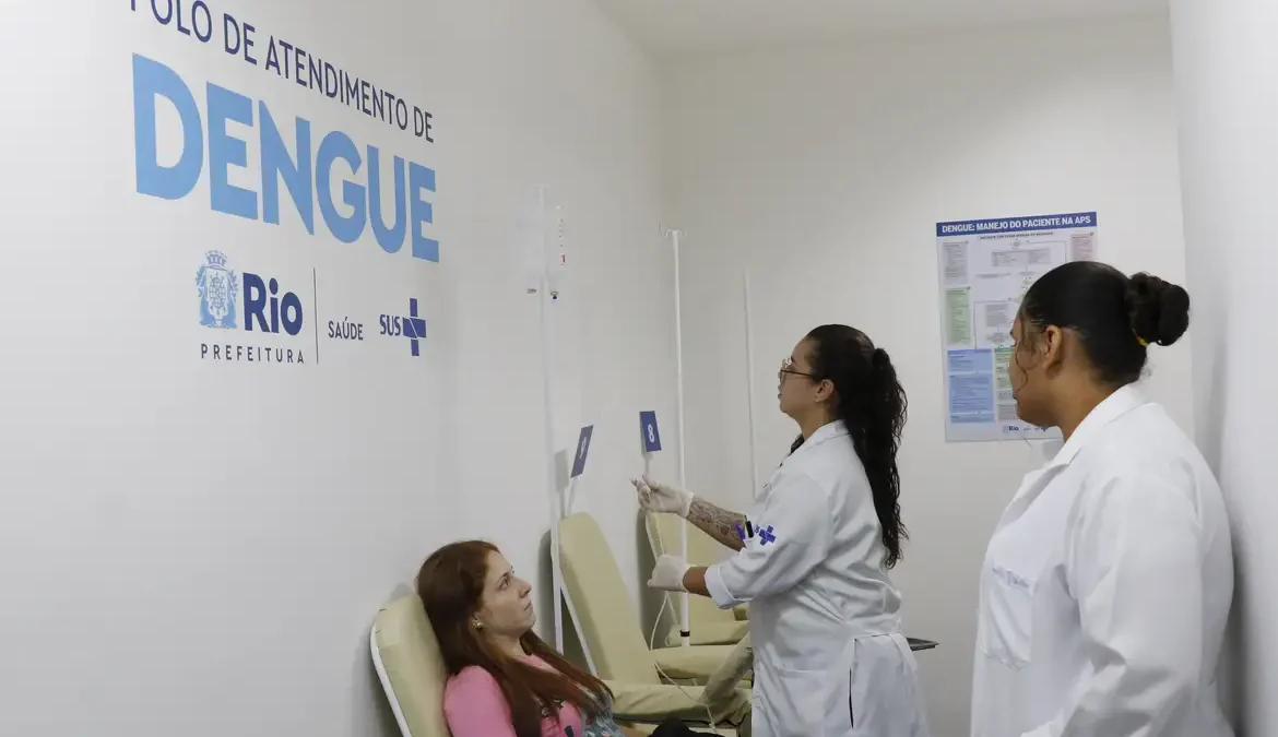 O aumento dos casos de dengue levou o governo estadual a decretar epidemia no Rio de Janeiro
