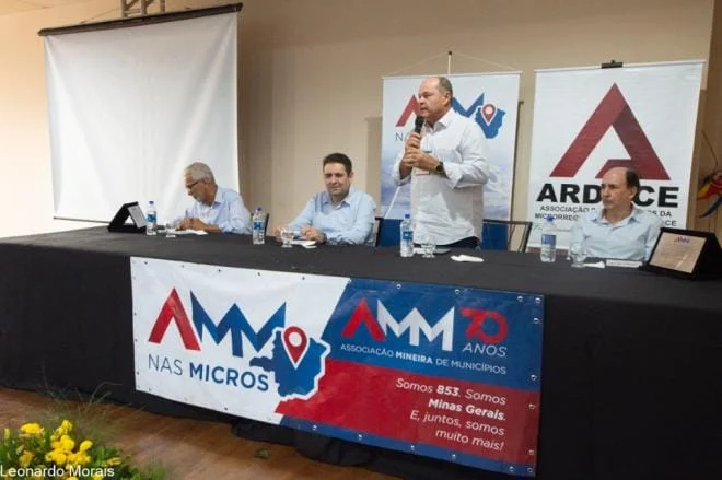 André Merlo se une a prefeitos de cidades afetadas pelo acidente de Mariana em coletiva de protesto 1 A entrevista coletiva é um dos desdobramentos da última reunião entre representantes do Fórum Permanente de Prefeitos