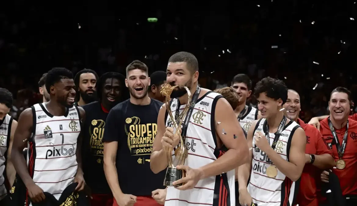 O Flamengo conquistou, na noite do último sábado (3), o título da Copa Super 8 pela terceira vez