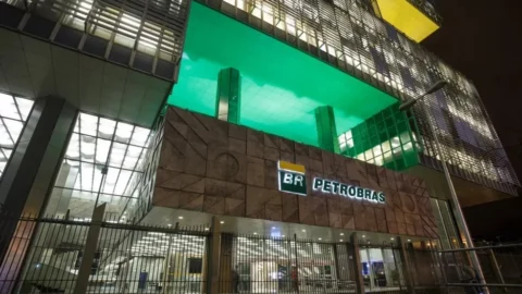 Produção da Petrobras cresce 2% no 4º trimestre de 2023 5 Produção da Petrobras cresce 2% no 4º trimestre de 2023