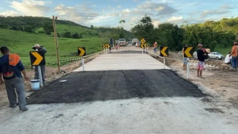 DER libera ponte provisória na MG-105, entre Crisólita e Águas Formosas, no Vale do Mucuri