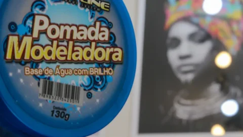 Escolha de pomadas modeladoras de cabelos deve seguir lista da Anvisa