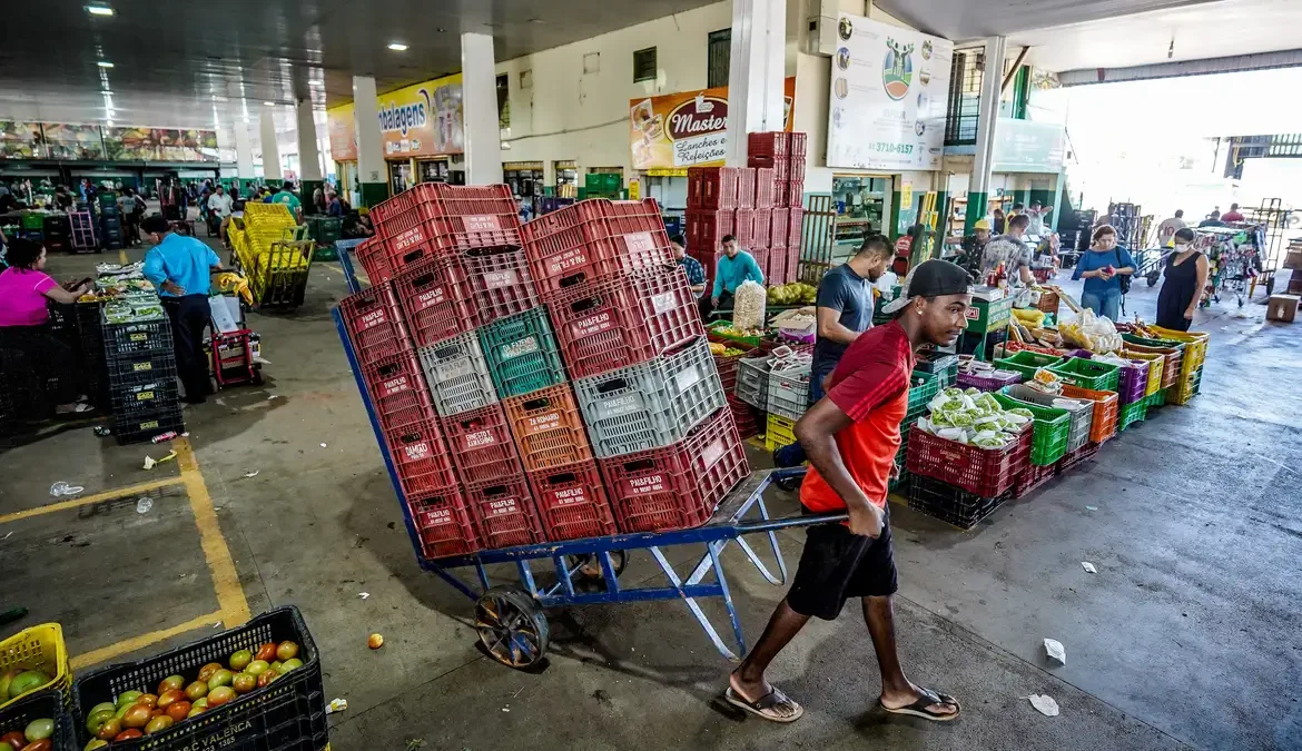 Cenoura, batata, banana, laranja ficaram mais caras em janeiro 1 A cenoura, batata inglesa, banana e laranja ficaram mais caras em janeiro deste ano