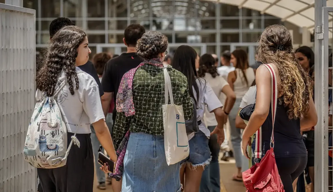 Inscrições para exame de obtenção do Celpe-Bras começam nesta segunda 1 Começam nesta segunda-feira (19) as inscrições para o exame de obtenção do Certificado de Proficiência em Língua Portuguesa