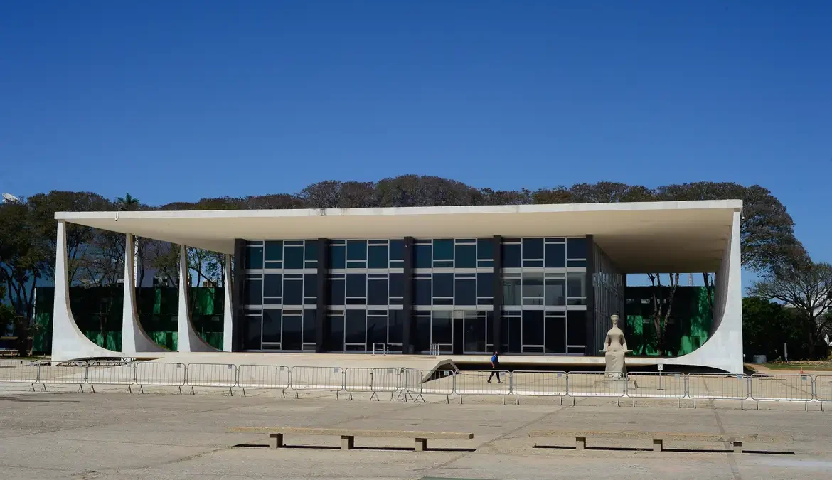 STF adia julgamento sobre revisão da vida toda do INSS 1 O Supremo Tribunal Federal (STF) adiou nesta quinta-feira (29) a retomada do julgamento sobre a revisão da vida toda
