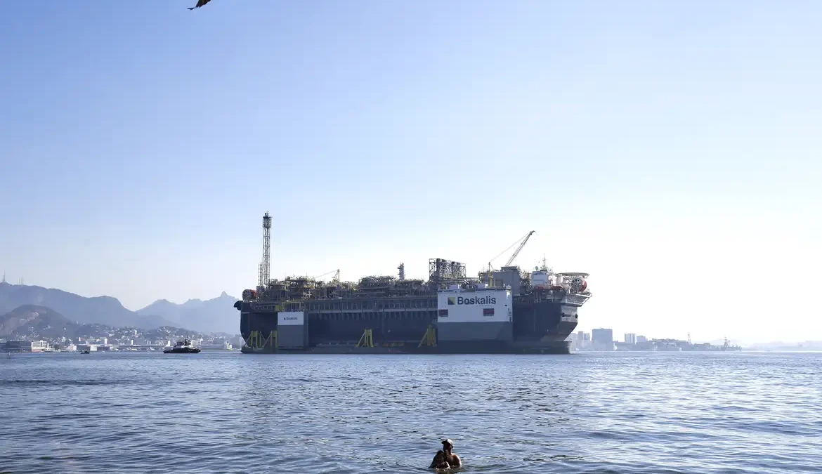 Petrobras adia recebimento de propostas para contratar plataformas 1 A Petrobras adiou para o dia 14 de junho a data de recebimento de propostas das licitações para contratação das plataformas montadas