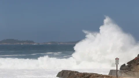 Marinha emite aviso de ressaca do mar com ondas de 2,5m no Rio 1 Marinha emite aviso de ressaca do mar com ondas de 2,5m no Rio
