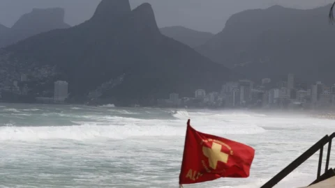 Ciclone provocará chuva forte na costa de SP e RJ nos próximos dias 1 Ciclone provocará chuva forte na costa de SP e RJ nos próximos dias
