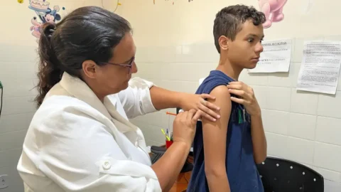 MG e SC contrariam ECA e não exigem vacinação para matrícula em escola