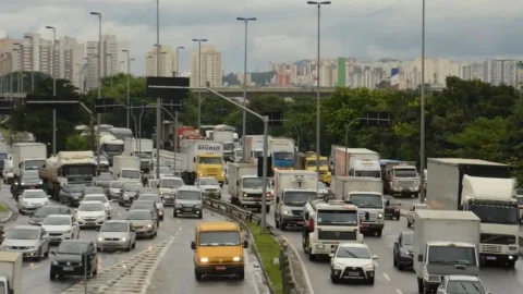 Encerra neste domingo (31) prazo para motoristas de vans, ônibus e caminhões colocaram em dia o exame toxicológico