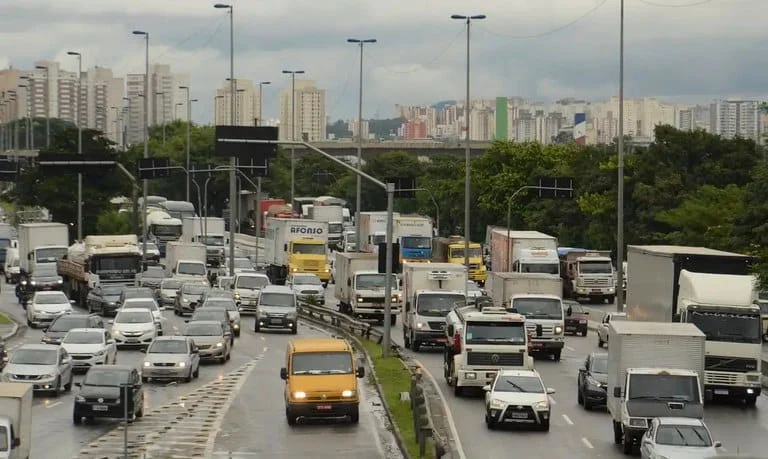Encerra neste domingo (31) prazo para motoristas de vans, ônibus e caminhões colocaram em dia o exame toxicológico 1 A falta do exame toxicológico é considerada infração gravíssima pelo Código de Trânsito Brasileiro (CTB)