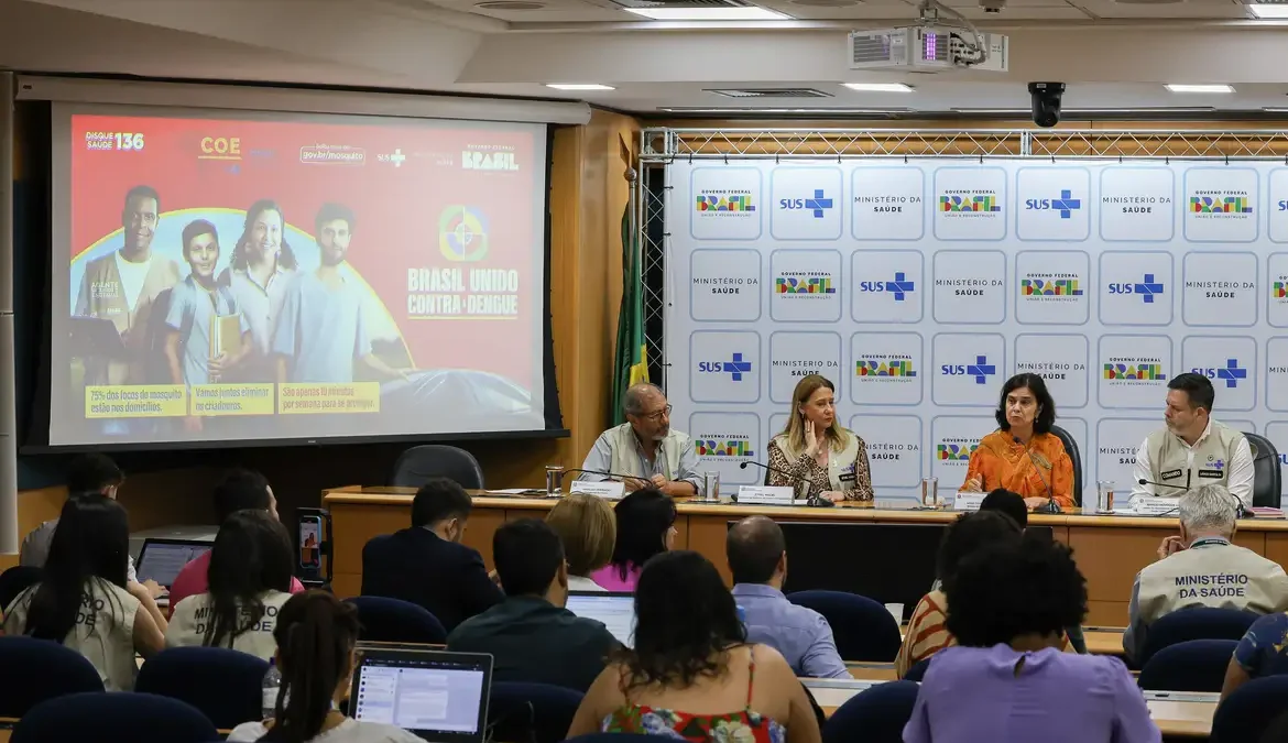 Brasil se aproxima de 2 milhões de casos de dengue 1 O Brasil já registrou, desde 1º de janeiro, 1.937.651 casos de dengue, sendo 16.494 casos de dengue grave ou com sinais de alerta