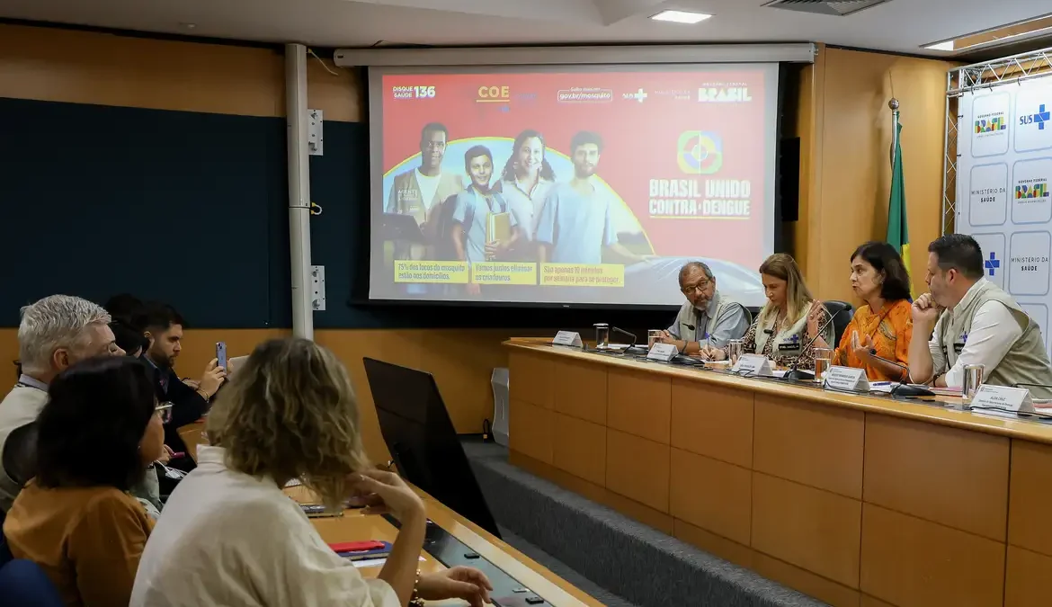 A ministra da Saúde, Nísia Trindade, anunciou nesta quarta-feira (20) um repasse de R$ 300 milhões a estados e municípios
