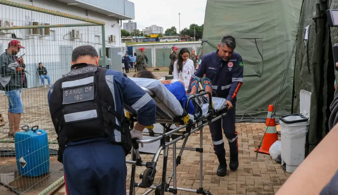 Profissionais de saúde se mobilizam para atender casos de dengue no DF 1 A movimentação na unidade localizada na Ceilândia, região administrativa de Brasília, tem ficado maior