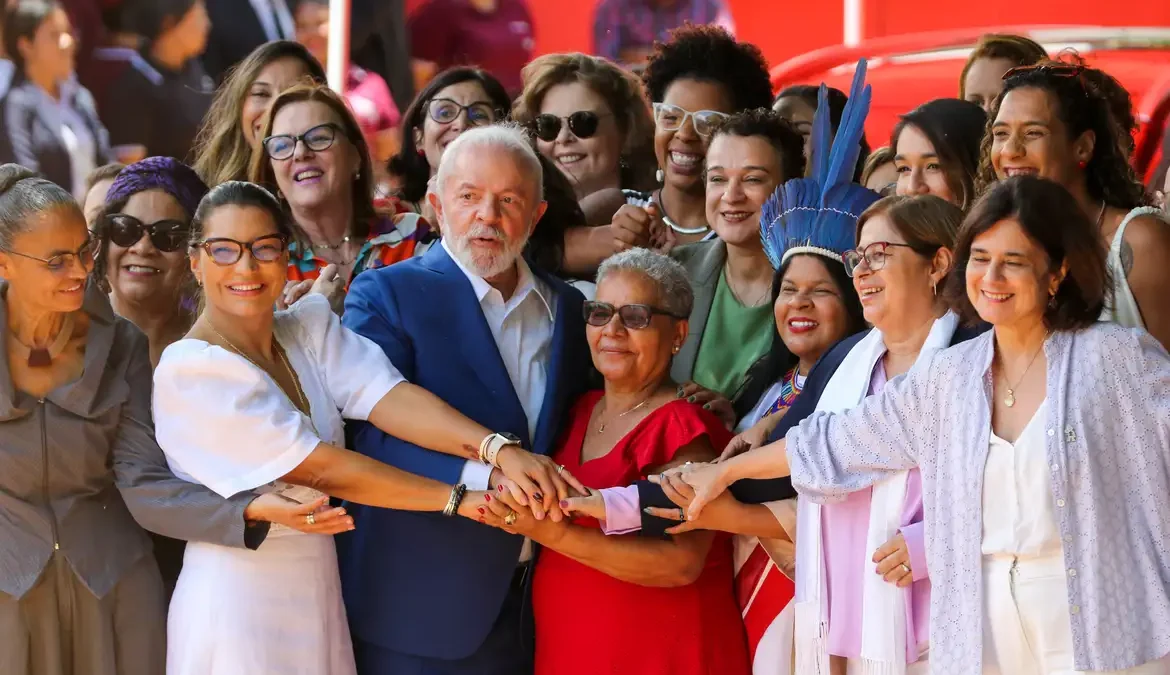 Direitos das mulheres são conquista, não concessão, diz Lula 1 Lula participou de um almoço alusivo ao Dia Internacional das Mulheres, celebrado hoje, em um restaurante na área central de Brasília