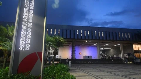 ALMG recebe iluminação especial para conscientização sobre Síndrome de Down
